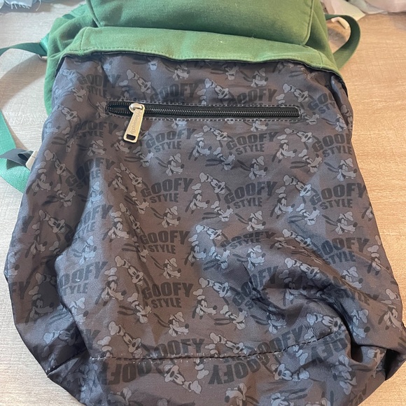 Disney Loungefly Goofy "Gawrsh" backpack - Picture 7 of 15